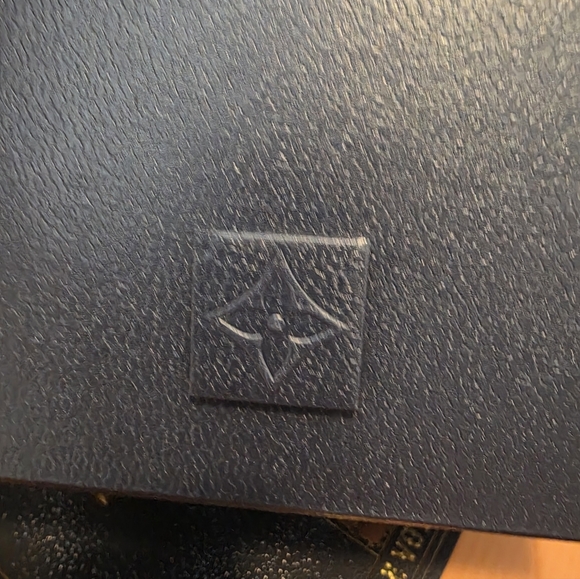 Louos Vuitton 2025 Holiday Packaging Set - Picture 9 of 9